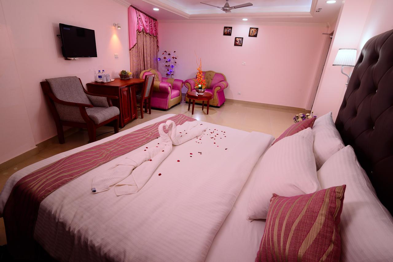 Sps Kingsway Hotel Thiruvananthapuram Buitenkant foto