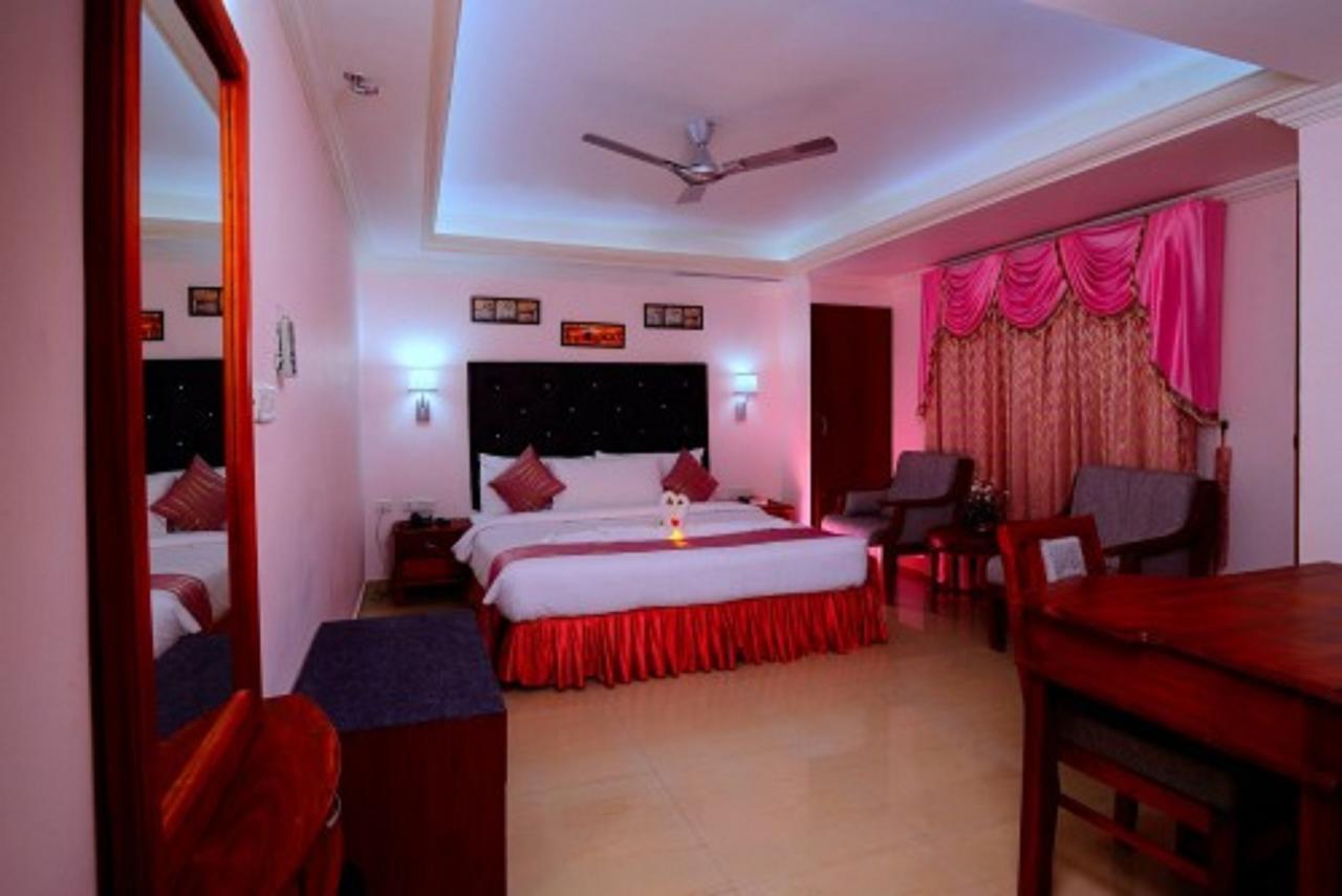 Sps Kingsway Hotel Thiruvananthapuram Buitenkant foto