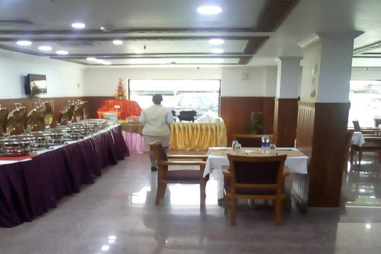 Sps Kingsway Hotel Thiruvananthapuram Buitenkant foto