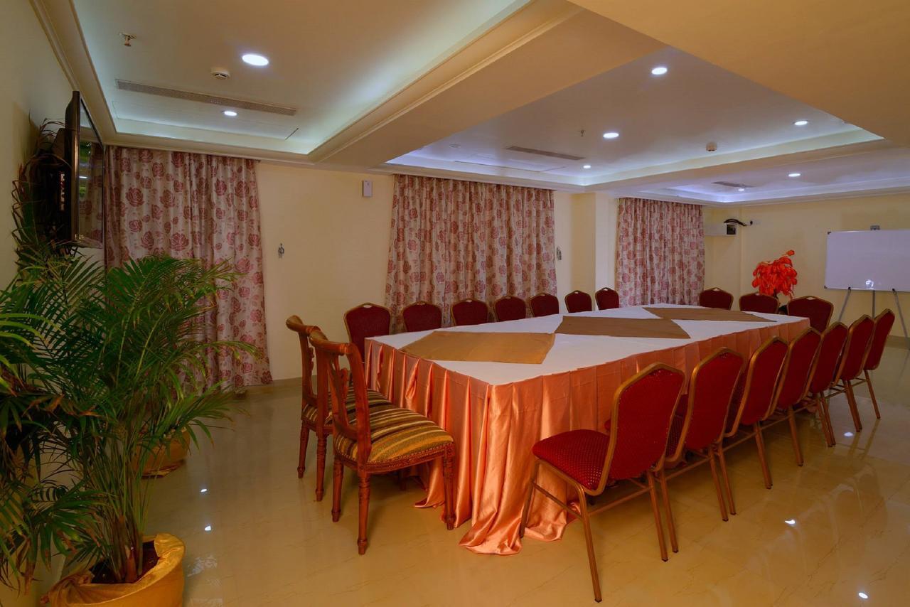 Sps Kingsway Hotel Thiruvananthapuram Buitenkant foto